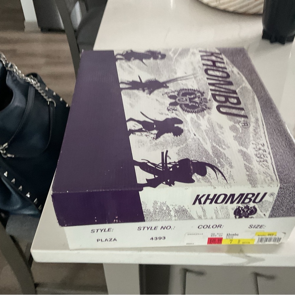 Khombu Black Winter Boots with Faux Fur Lining - Picture 6 of 6